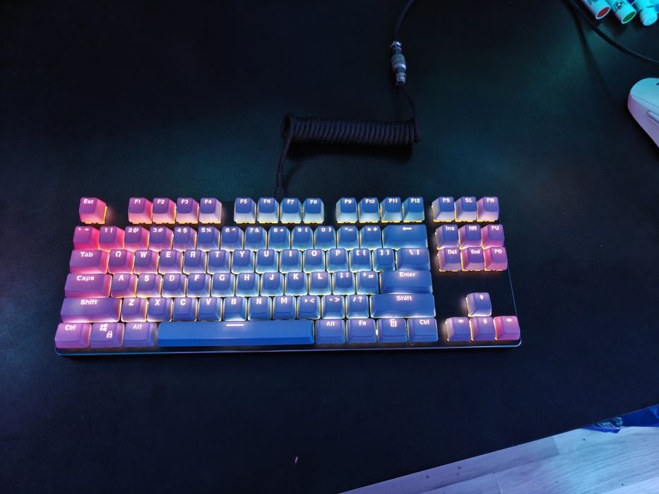 Custom Механична Клавиатура Glorious GMMK