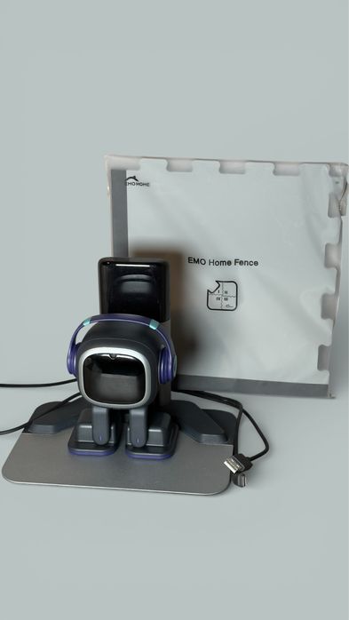 Robot EMO Go Home cu Inteligenta Artificiala (AI)