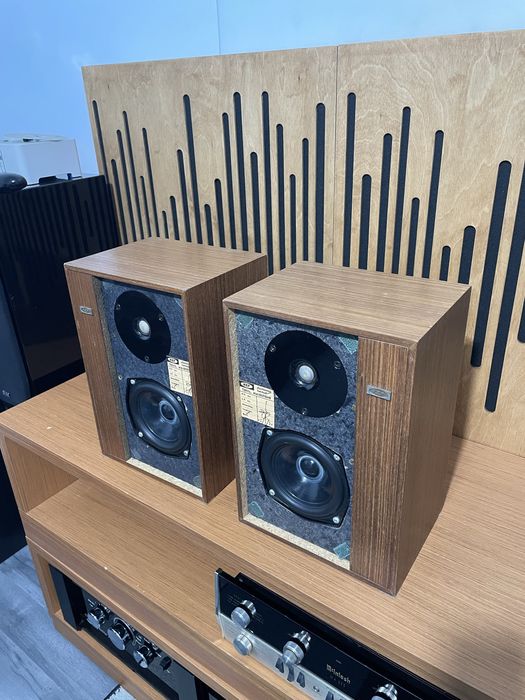 Kef Cresta 1968 midbasii folositi si de Rogers LS3/5A