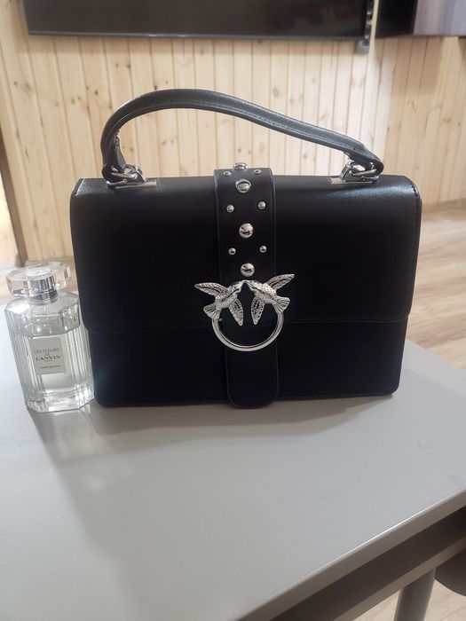 Дамска черна чанта !