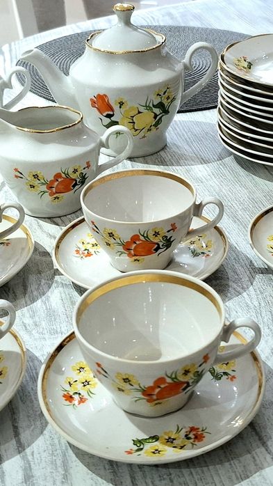 Уникален порцеланов сервиз за чай и кафе