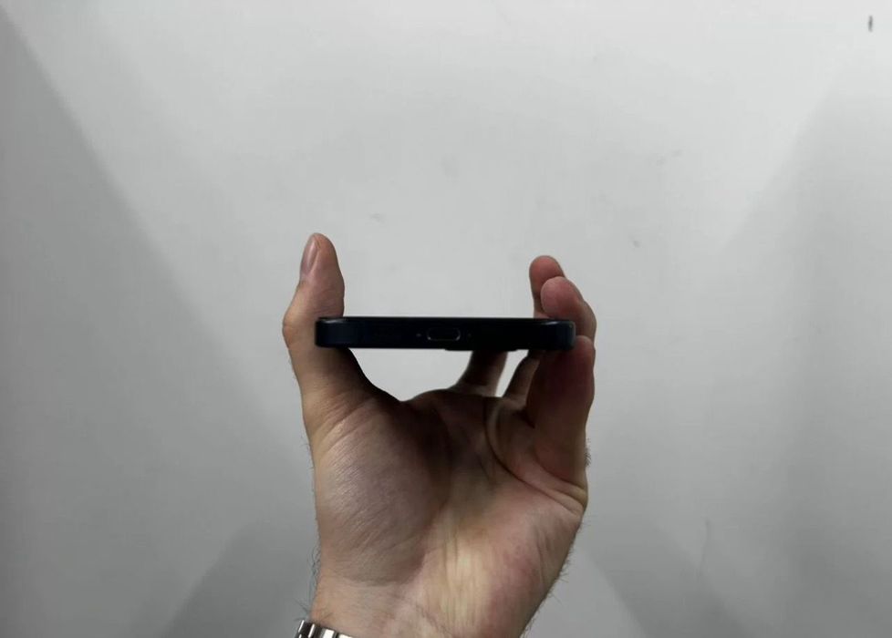 Продается iPhone 15 Pro Max 256GB Blue Titanium.
