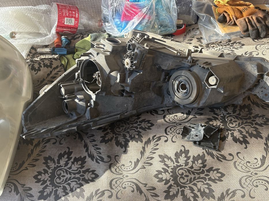 Фары на Subaru Outback.