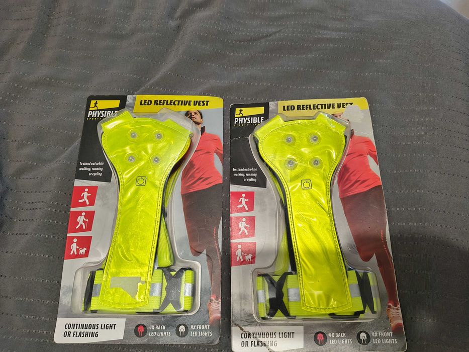 Vesta reflectorizanta cu leduri si set clipsuri cu led noi