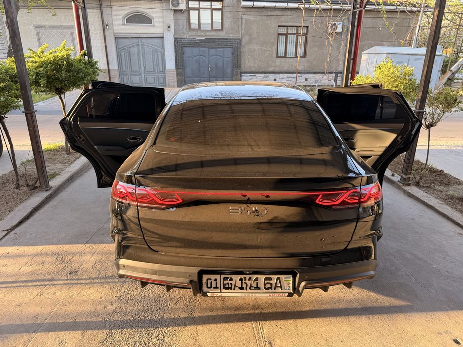 BYD Seal6 car of the future Tonirovka 12 mesyacev