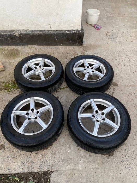 Продам комплект дисков с летними шинами