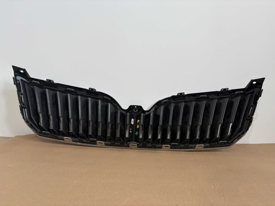 Grila radiator Skoda Superb 2 facelift dupa 2013 cod 3T0853668B