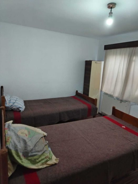 Închiriez apartamente la casa.toate utilitățile,curte,centrala gaz.