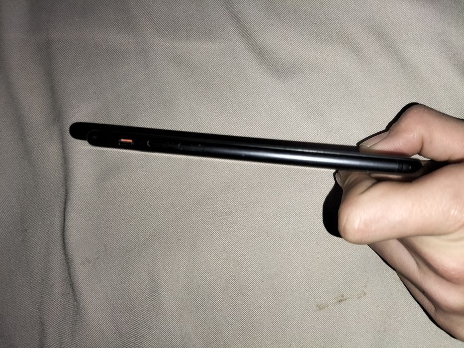Vând telefon aproape nou iPhone 7  sau la schimb pe diferite telefoane