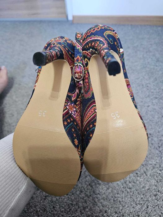 Pantofi eleganti NOU