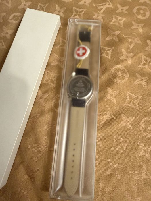Ceas elvetian Swiss  Military 50 m nou in cutie,curea piele