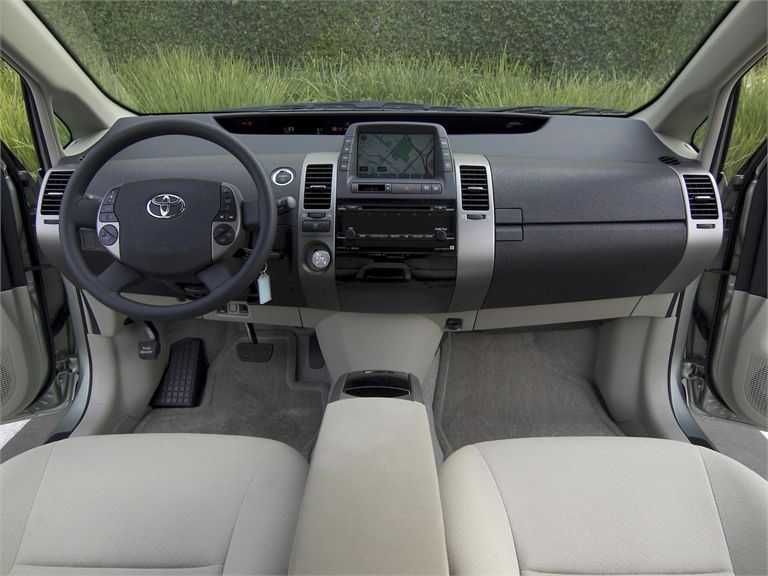 Dezmembrez-Piese Prius 2 Far Stop Bara  scaun bancheta motor cutie