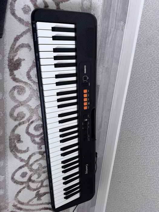 Продается синтезатор Casio