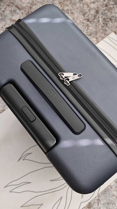 Чемодан Xiaomi среднего размера (М)