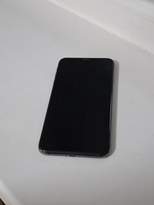 Продам IPhone XS MAX