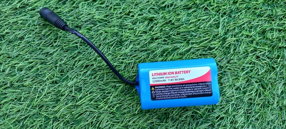 Лодка  за захранка V 900-GPS