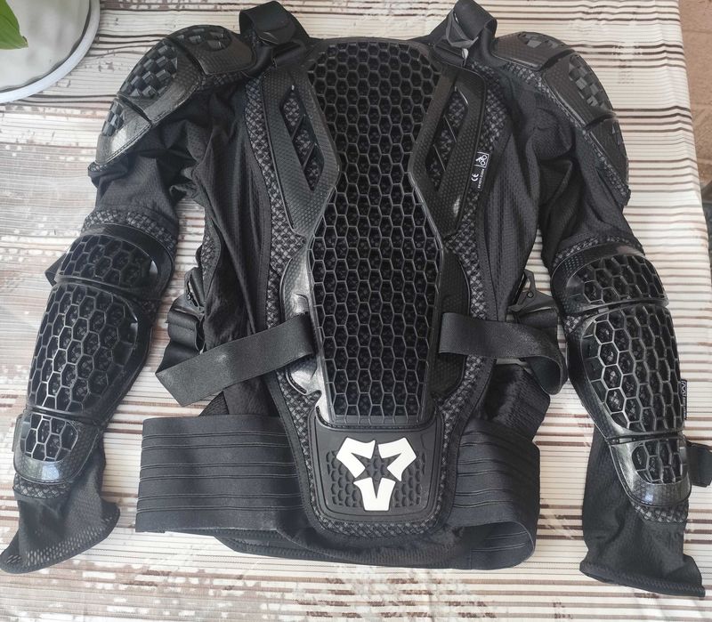 Защитная мотоэкипировка