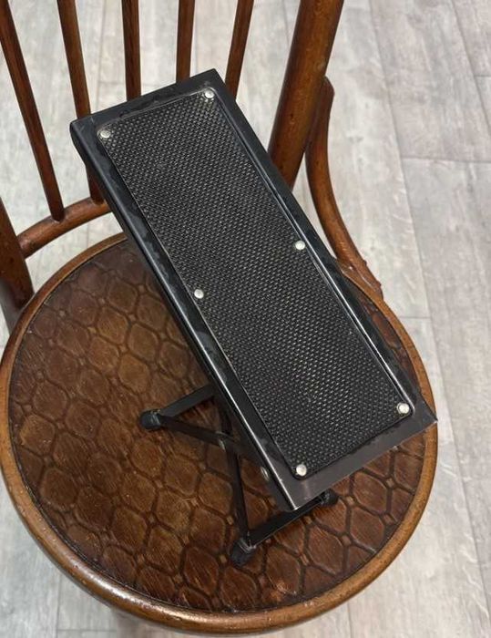 Подставка под ногу при игре на гитаре