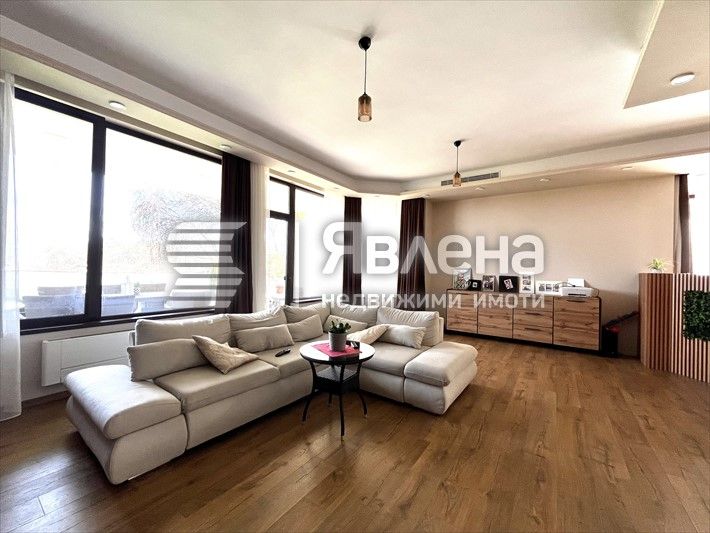 Продава се Къща в Варна, Чайка - 344 кв.м за 1250 €/кв.м - Снимка #2
