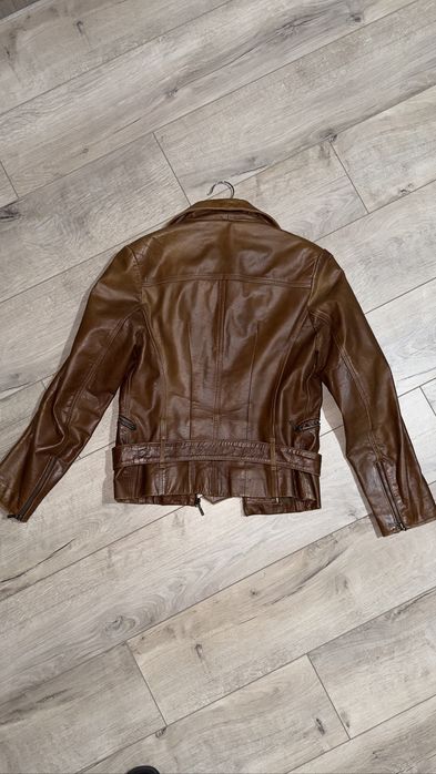 Вталено Яке от естествена кожа в много добро състояние !