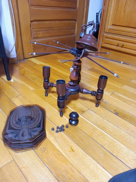 Lustra din lemn si sticla