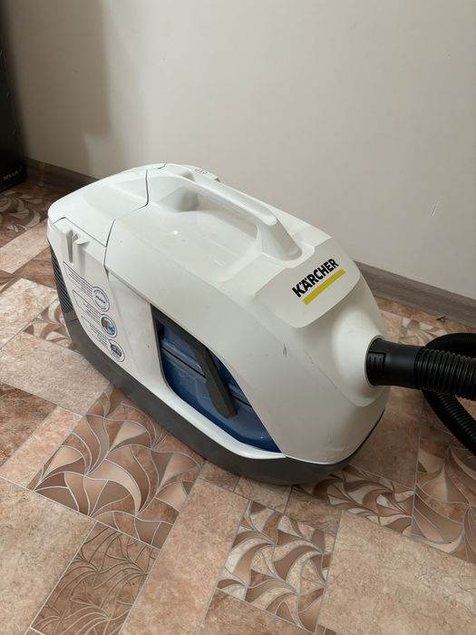 Karcher продам пылесос почти новый.