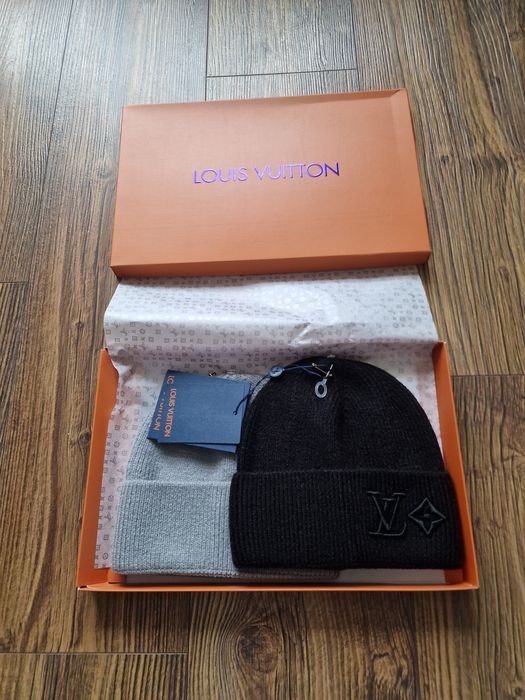 Страхотна шапкa сет в кутия зимни LV
