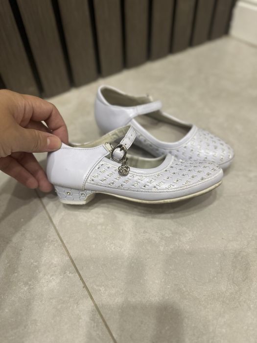 Туфли на девочку 4-6 лет