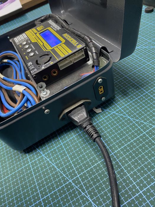 Statie incarcare baterii Li-Po Li-ion Li-fe Li-hv Pb Nicd Nimh