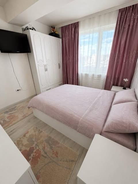 Vând apartament decomandat