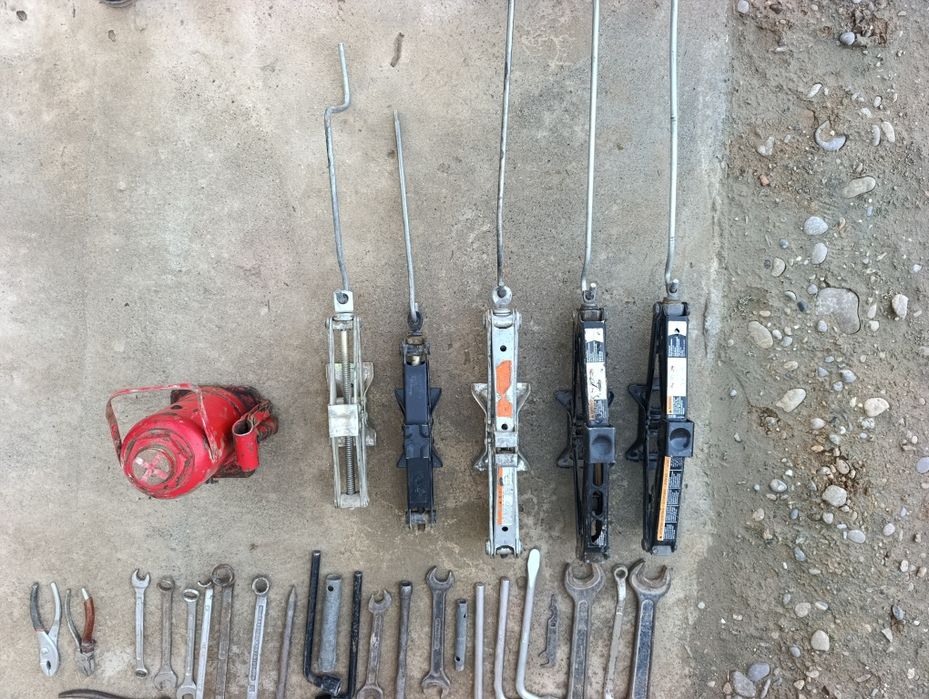 Дамкрат сотилади.