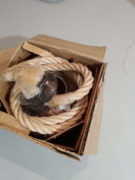 Lampă scandinavă suspendată cu glob de sticlă