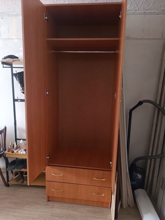Шкаф с ящиками. Добротный.