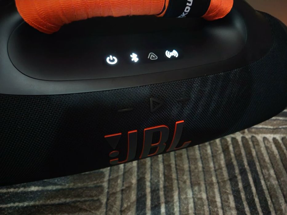 Jbl boombox 4 perfect,super bass