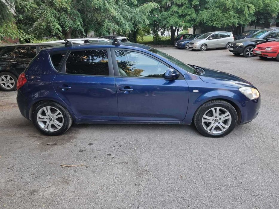 Продавам Kia Ceed, първа регистрация 02.2009 г., автоматична скоростна кутия 131 000km