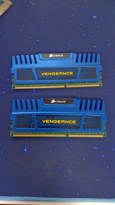 Rami Crosair  Vengeance ddr3 2x8 16gb dualchanel