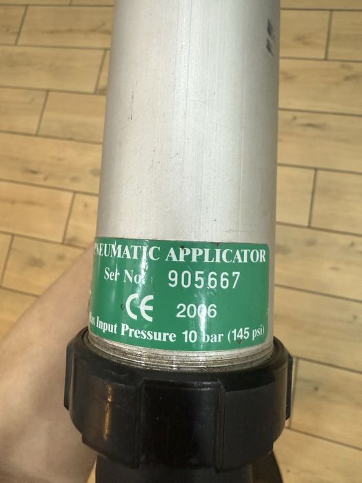 Продам пистолет для герметика пневмо