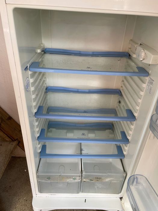Combina frigorifică Indezit