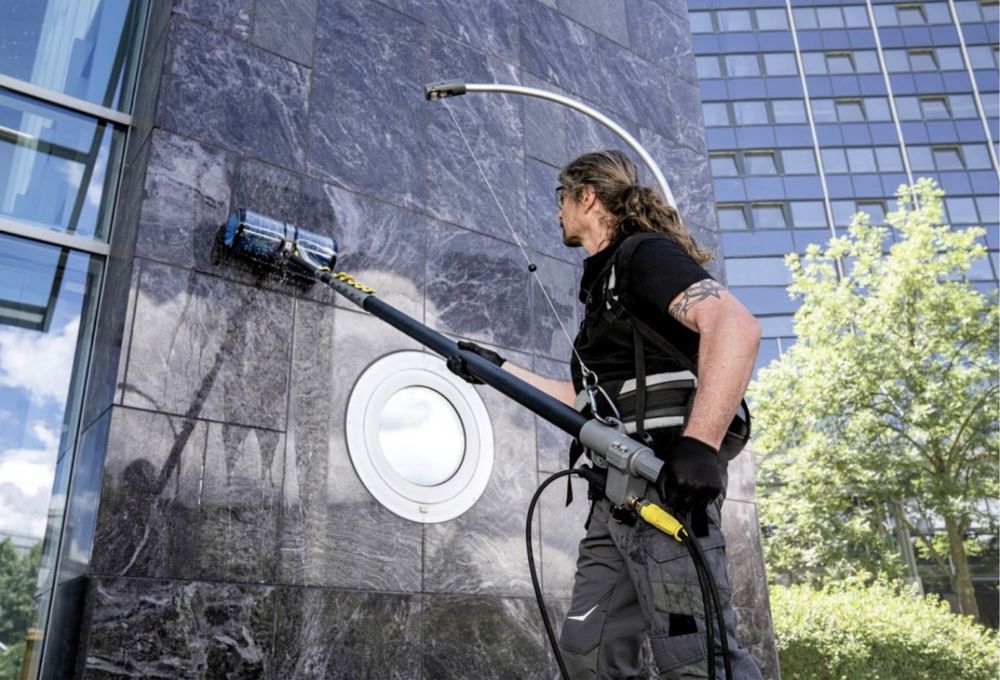 Ротационна четка Karcher за почистване на соларни панели и фасади