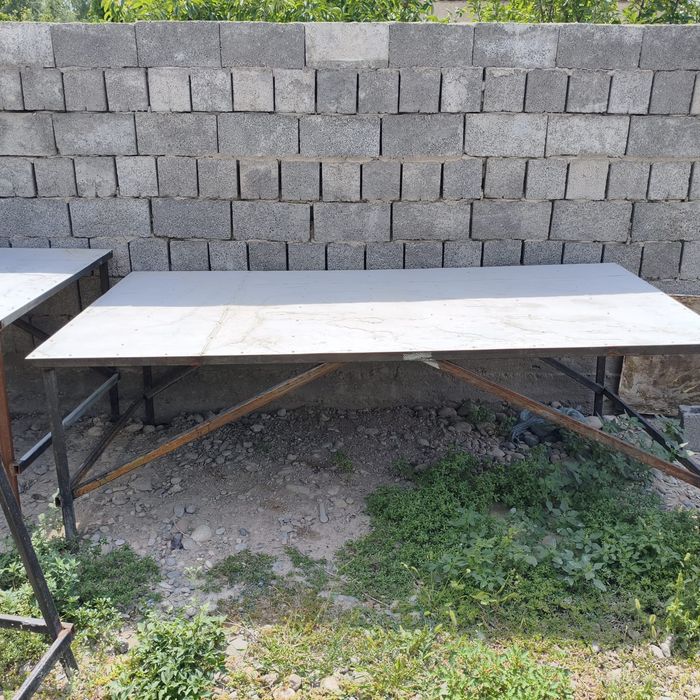 Металлический стол