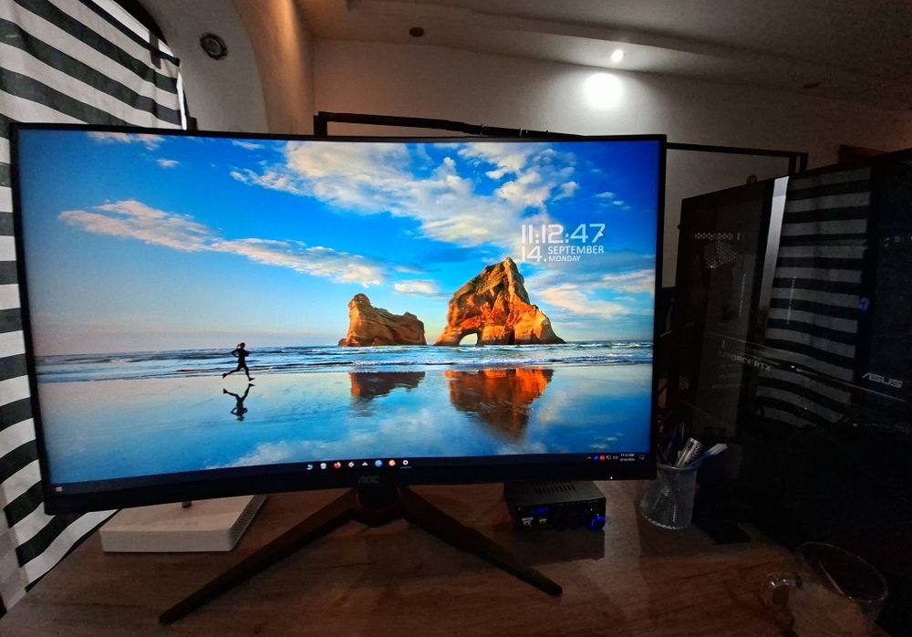 Monitor Gaming AOC C32G2ZE/BK – 31.5” Curved VA, 240Hz, Full HD