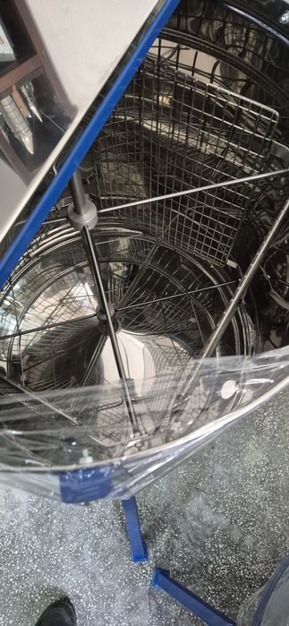 Centrifuga pentru extras miere