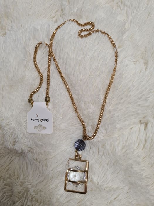 Продам НОВОЕ платье для дам!