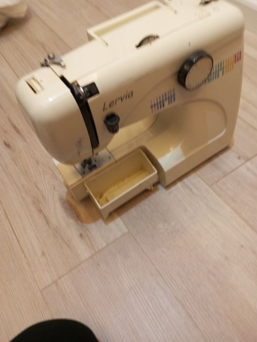 Швейная машинка .