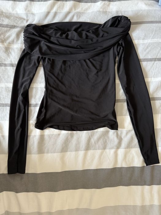 Нова блуза с голи рамене