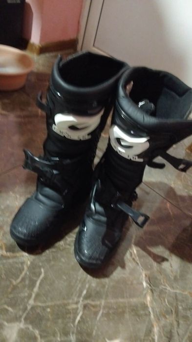 Vând echipament moto nou