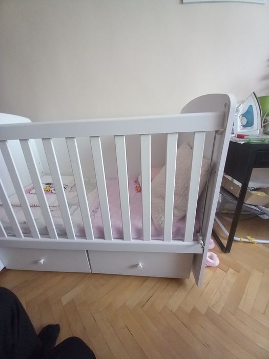 Детско легло с люлеещ механизъм