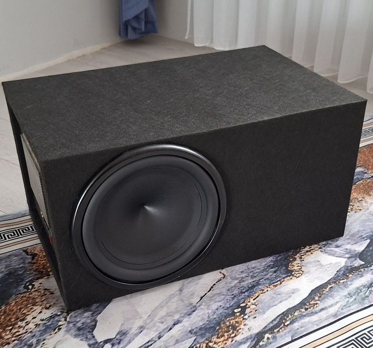 Продам сабвуфер12 дюйм Элемент 5  с усилком долбит отлично