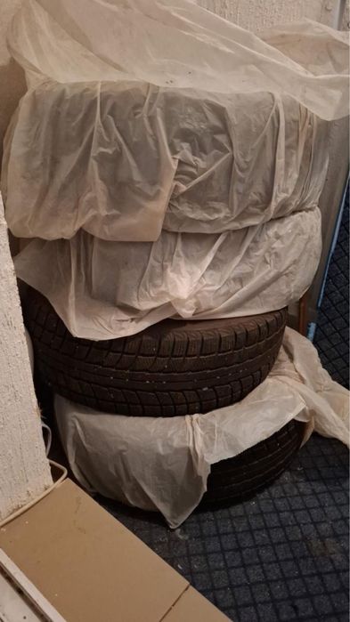 Продается шины зимние TRIANGLE 215/60/R16