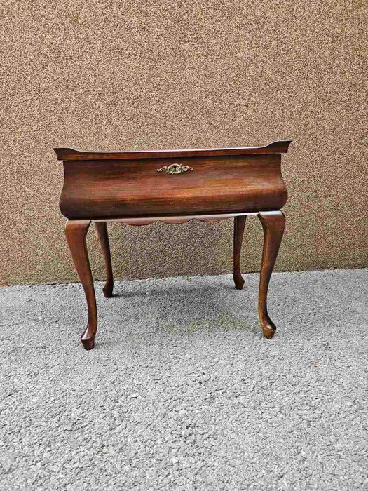 Малка ретро тоалетка